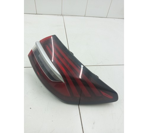 Фонарь задний правый наружный