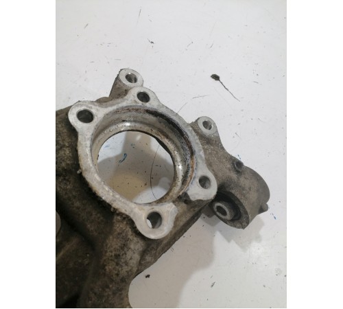 Кулак поворотный задний левый