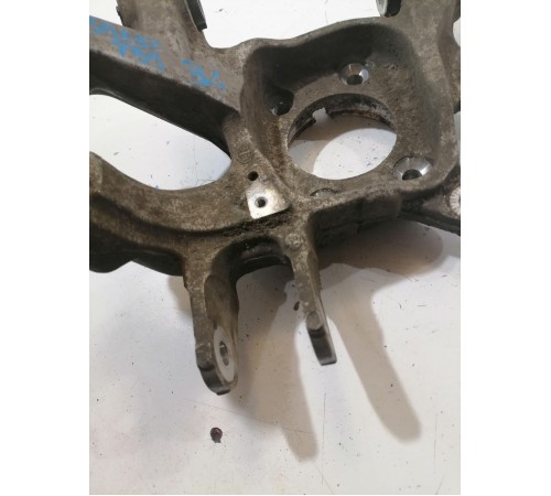 Кулак поворотный задний левый