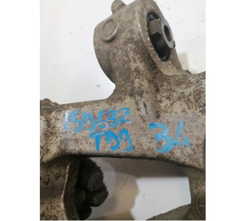 Кулак поворотный задний левый