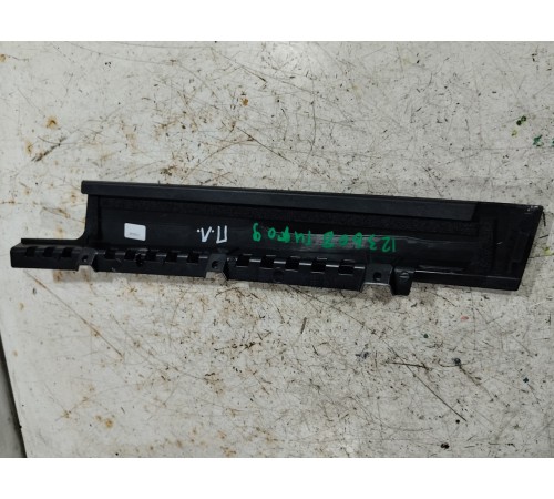 Накладка двери передняя левая