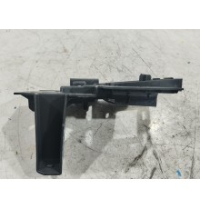 Кронштейн(крепление) шторки багажника левый Кронштейн(крепление) шторки багажника левый