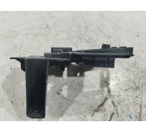 Кронштейн(крепление) шторки багажника левый