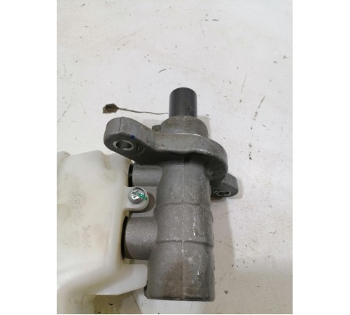 Главный тормозной цилиндр в сборе