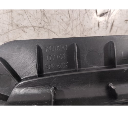 Кронштейн(крепление) шторки багажника левый