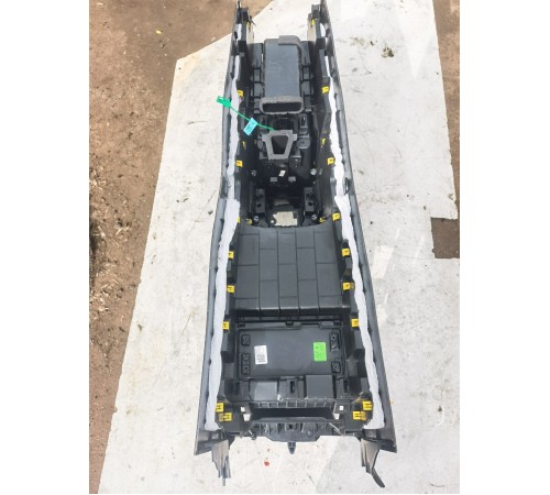 Центральная консоль с подлокотником