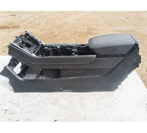 Центральная консоль с подлокотником