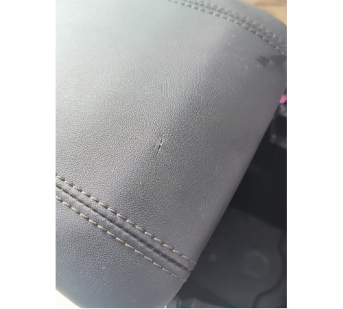 Центральная консоль с подлокотником