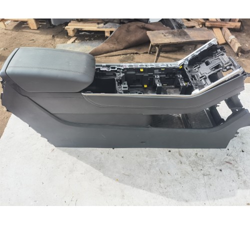 Центральная консоль с подлокотником