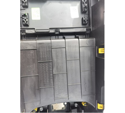 Центральная консоль с подлокотником