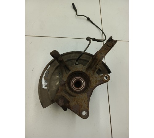 Кулак поворотный передний левый