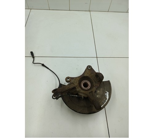 Кулак поворотный передний левый