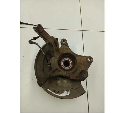 Кулак поворотный передний левый