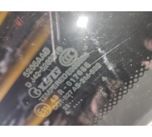 Стекло глухое левое Форточка