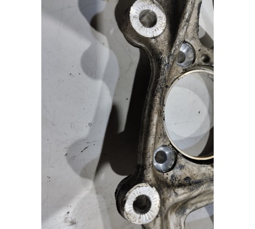 Кулак поворотный передний левый