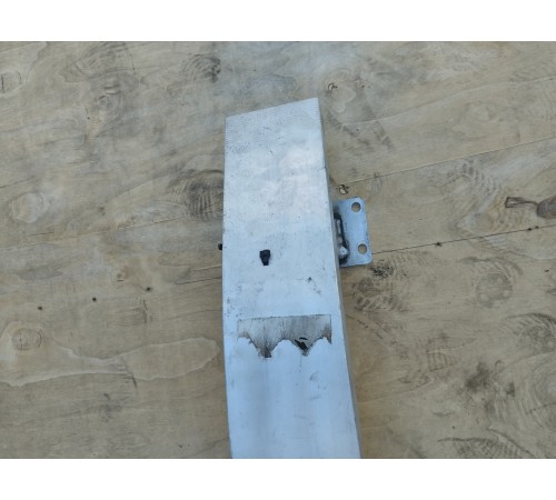 Усилитель переднего бампера