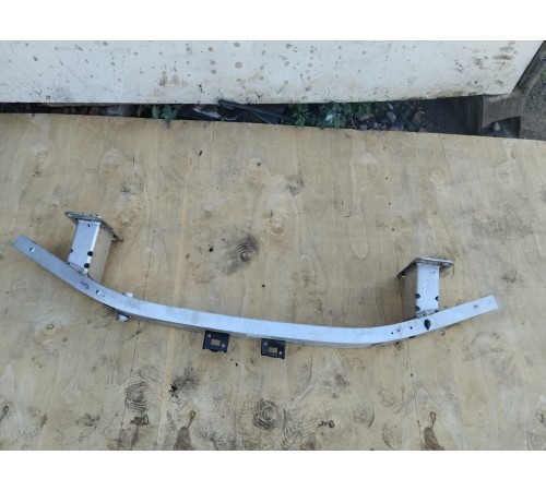 Усилитель переднего бампера