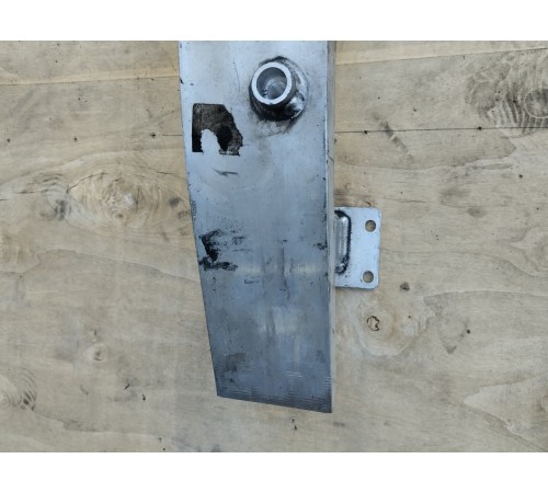 Усилитель переднего бампера