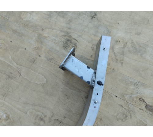 Усилитель переднего бампера