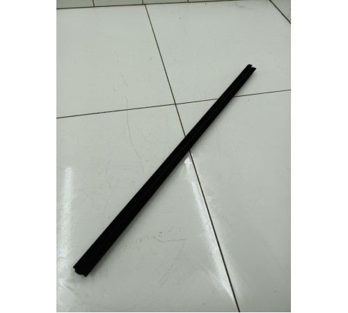 Уплотнитель двери передний правый внутренний