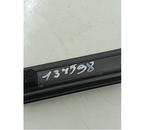 Уплотнитель двери передний правый внутренний