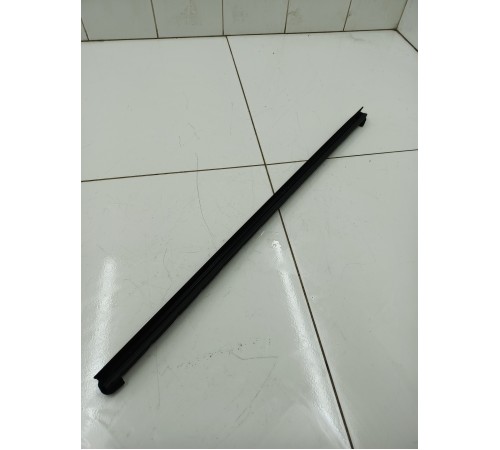 Уплотнитель двери передний правый внутренний