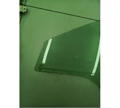 Стекло переднее левое