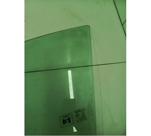 Стекло переднее левое