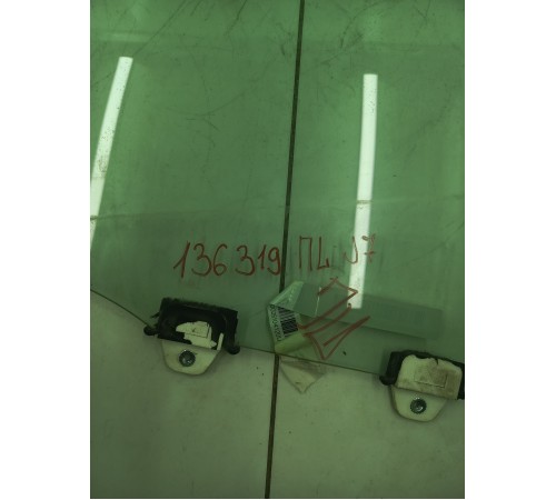 Стекло переднее левое