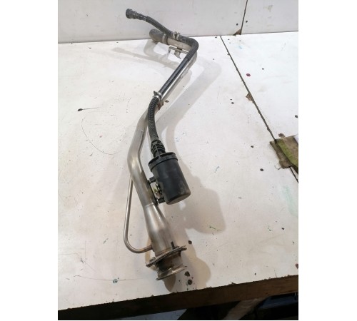 Горловина топливного бака