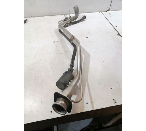 Горловина топливного бака