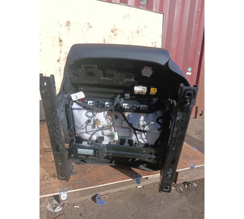 Сиденье переднее левое