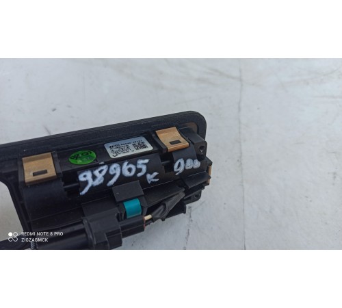 Кнопка открывания багажника