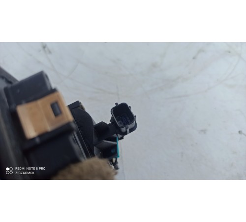 Кнопка открывания багажника