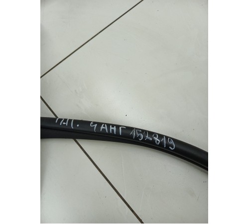 Уплотнитель двери передний правый