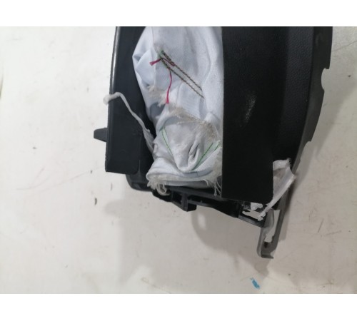 Подушка безопасности коленная