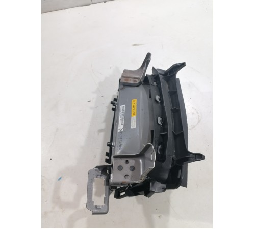 Подушка безопасности коленная