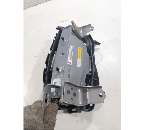 Подушка безопасности коленная