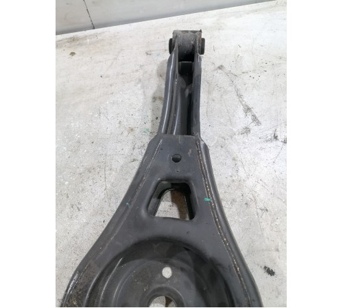 Рычаг задний  правый под пружину