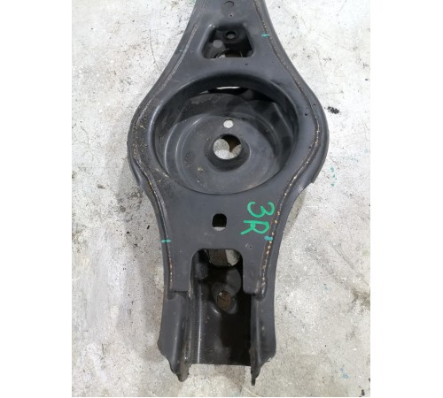 Рычаг задний  правый под пружину