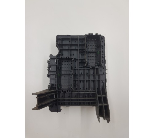 Корпус предохранителей и реле