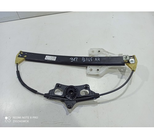 Стеклоподъемник (задний правый)