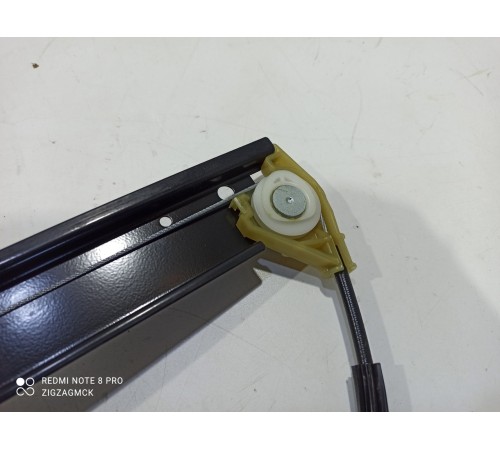 Стеклоподъемник (задний правый)