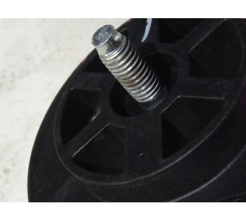 Крепление запасного колеса вентиль