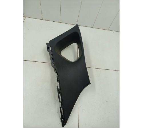 Обшивка задней стойки