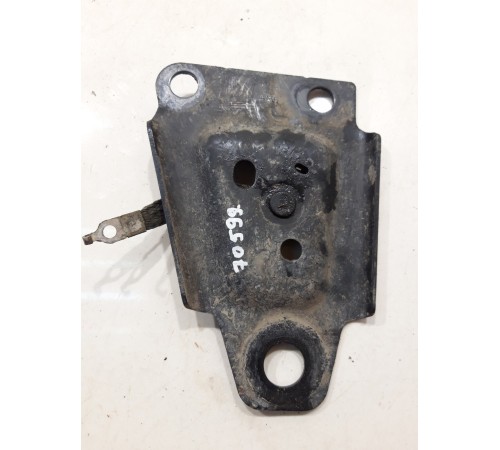 Кронштейн балки(передний)