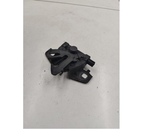 Замок капота