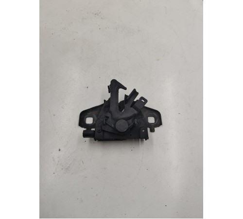 Замок капота