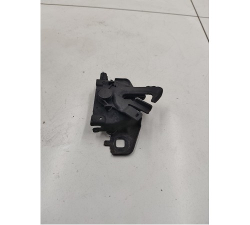 Замок капота