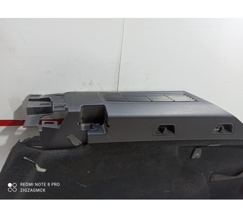 Обшивка багажника (правая)